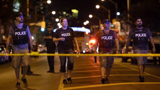 При стрельбе в Торонто погибли два человека, 13 ранены