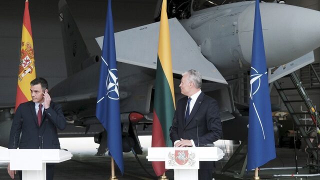 Брифинг премьера Испании на базе НАТО прервали из-за сигнала о тревоге