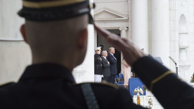 Пентагон перенес военный парад в Вашингтоне, о котором просил Дональд Трамп
