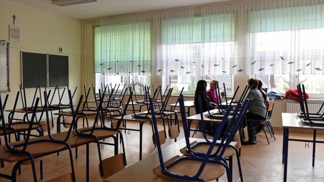 В Польше началась бессрочная забастовка учителей
