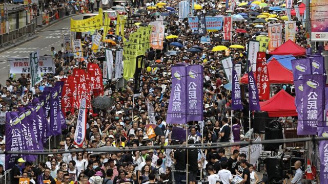 В Гонконге тысячи людей вышли на акцию против усиленного влияния Пекина