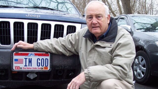 Атеист из США очень хотел автомобильный номер «Я — БОГ». Ему пришлось обратиться в суд и подождать три года