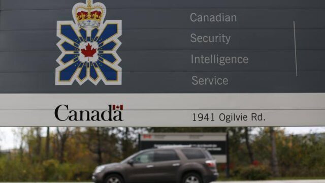 Канадские шпионы обвинили начальство в гомофобии и расизме