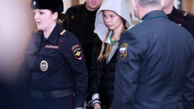 Суд в Москве продлил задержание Насте Рыбке