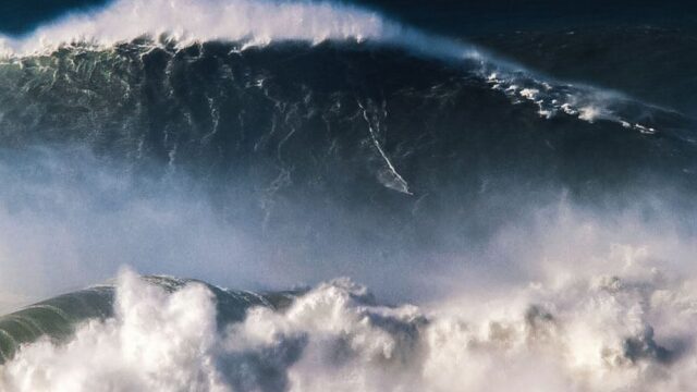 Бразильский серфер покорил рекордно высокую волну