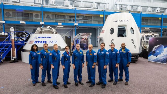 НАСА объявила состав экипажей первых космических кораблей Boeing и SpaceX