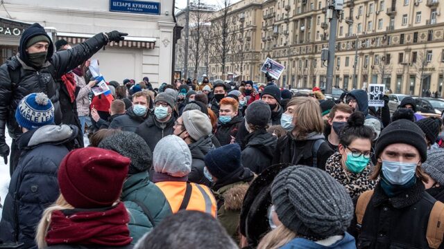 Московские акции в поддержку Навального: фотогалерея