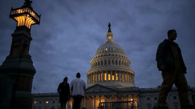 Сенат США проголосовал за то, чтобы временно продлить работу правительства