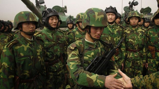 Китай отправил военных на первую зарубежную базу