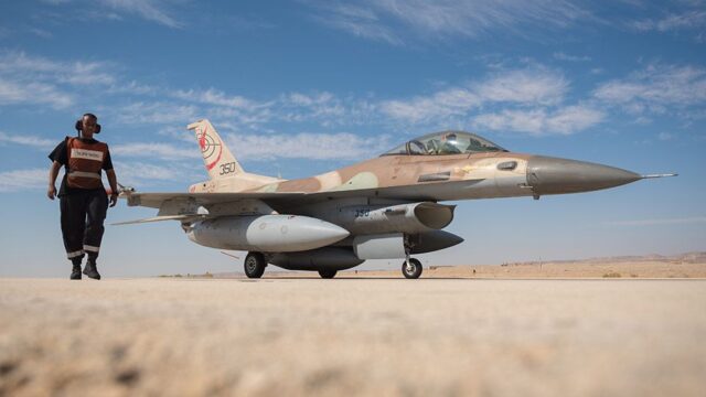 Израиль нанес авиаудары по сектору Газа в ответ на ракетный обстрел