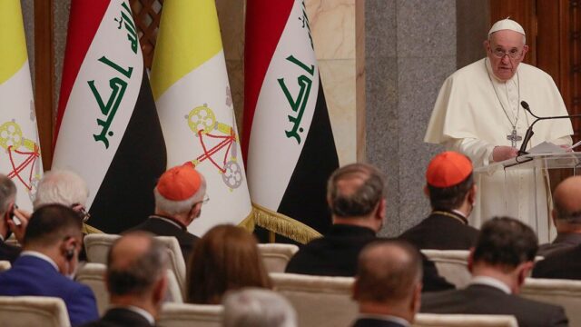 Папа Римский прибыл в Ирак. Это его первый визит с начала пандемии