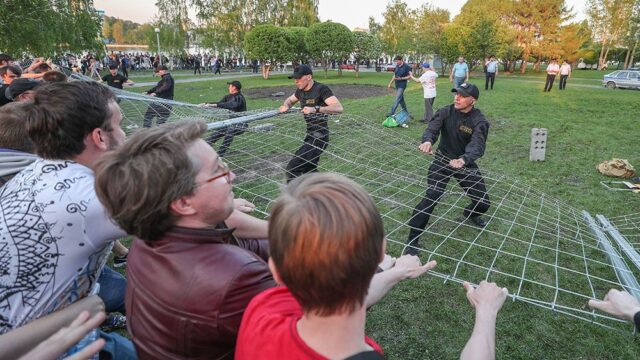В Екатеринбурге во время акции против строительства храма задержали пять человек