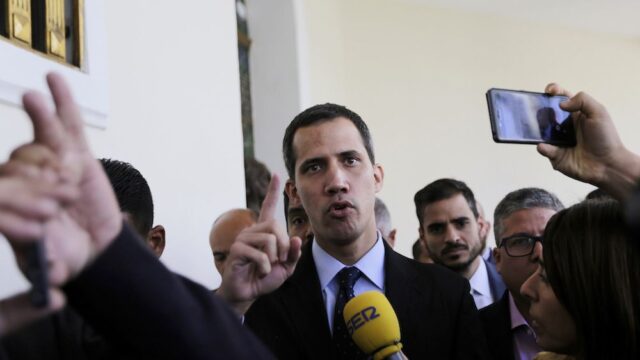Верховный суд Венесуэлы запретил лидеру оппозиции Хуану Гуайдо покидать страну