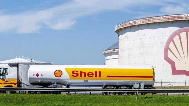 Суд в Нидерландах обязал Shell сократить вредные выбросы