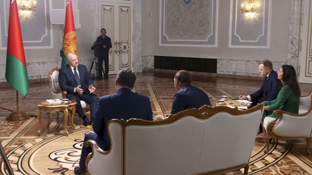 «Возможно, я немного пересидел»: Лукашенко дал интервью журналистам из России. Главное