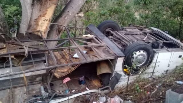 В Мексике перевернулся автобус, не меньше 15 человек погибли