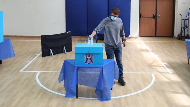 В Израиле начались досрочные выборы в Кнессет. Четвертые за два года