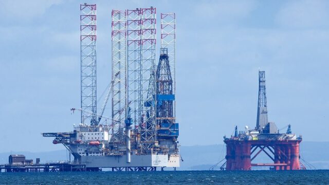 Страны ОПЕК+ договорились не добывать больше нефти в апреле