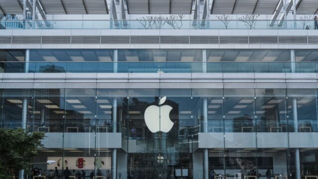 Apple согласилась выплатить до $500 млн истцам за замедление работы айфонов