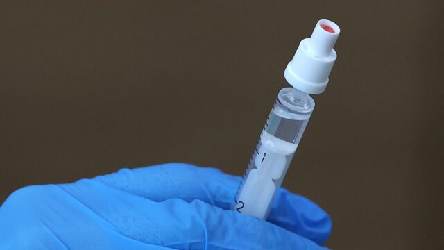 Гинцбург: для назальной COVID-вакцины не хватает насадок-распылителей