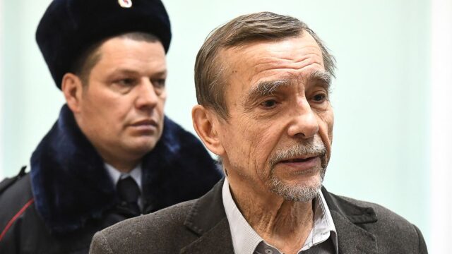 Мосгорсуд сократил правозащитнику Льву Пономареву срок ареста на девять суток