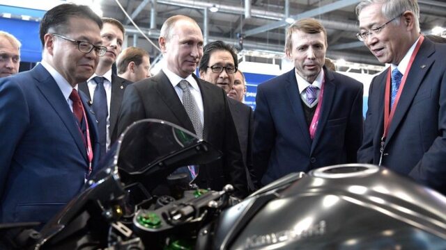 Песков: информация о незадекларированном мотоцикле Путина — «полуфейк ньюс»