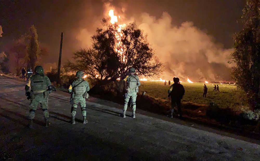 После взрыва на трубопроводе в Мексике погибли больше 20 человек