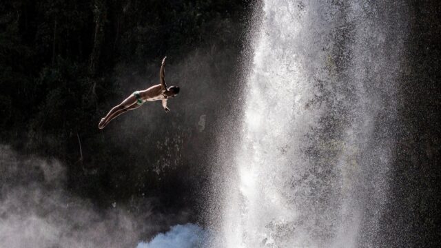 В Чили завершились соревнования по прыжкам в воду со скал. Фотогалерея