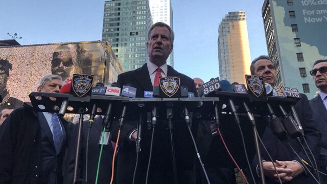 Мэр Нью-Йорка назвал взрыв на Манхэттене «попыткой теракта»