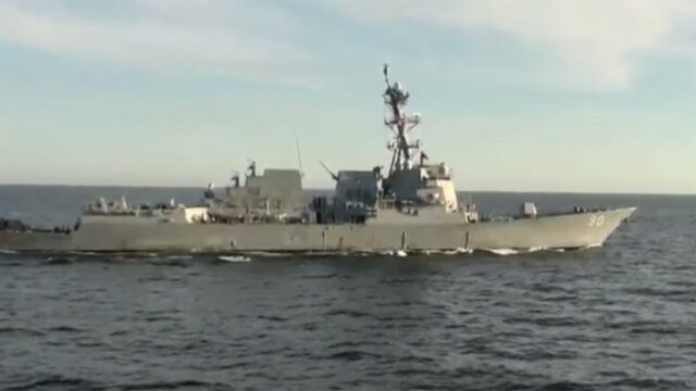 Минобороны: эсминец США пытался войти в территориальные воды России в Японском море