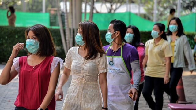 В Таиланде закрыли фабрику, которая продавала использованные медицинские маски под видом новых