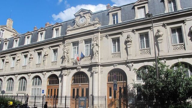 Суд во Франции оштрафовал преподавателя лицея на 1500 евро за антисемитизм