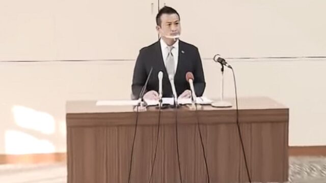 Мэр японского города уйдет с поста из-за сауны, которую он поставил в кабинете