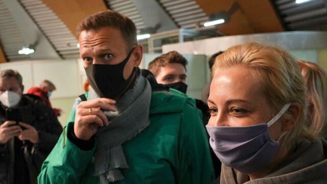 Навального доставили в отдел полиции в Химках