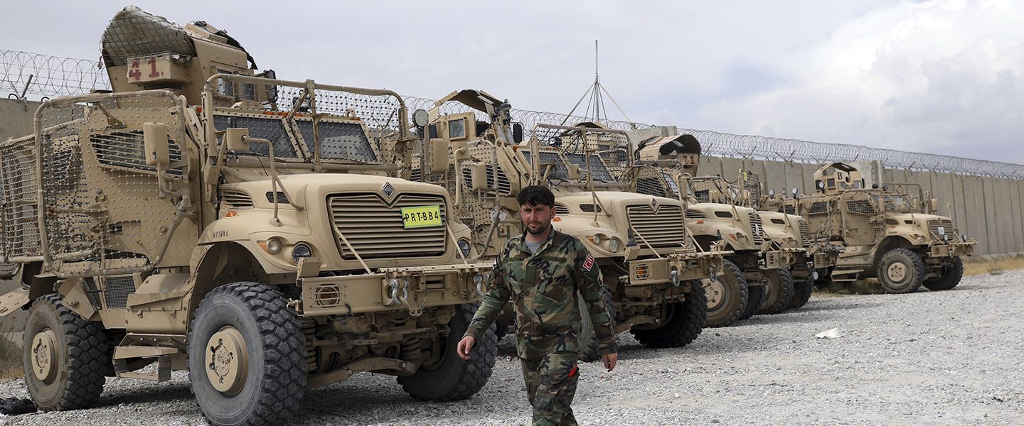 Лавров: США уходят из Афганистана, побросав технику и оборудование