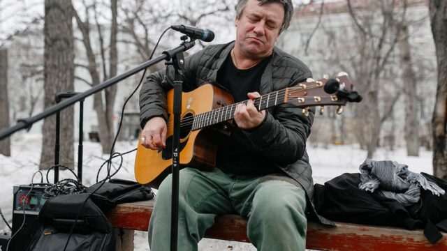 Музыкант Леонид Федоров дал концерт в поддержку историка Юрия Дмитриева
