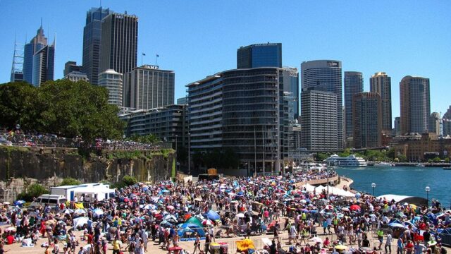 Население Австралии достигло 25 млн человек