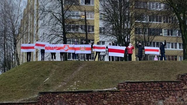 На «Марше народного трибунала» в Беларуси задержали больше 100 человек