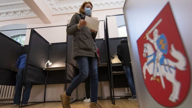 На парламентских выборах в Литве победила консервативная оппозиция
