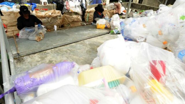 В Чили запретили использовать пластиковые пакеты в супермаркетах