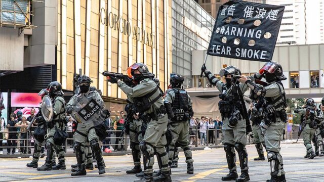 SCMP: полиция создаст «спецотряд» для подавления протестов в Гонконге