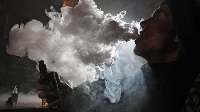 Исследование: молодые вейперы рискуют стать обычными курильщиками