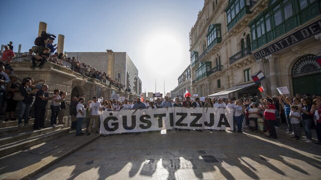 На Мальте предъявили обвинения троим задержанным из-за убийства журналистки, которая писала о коррупции