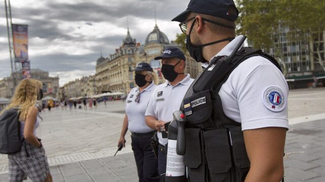 В четырех городах Франции закрыли бары и кафе из-за рекордного роста заражений COVID-19