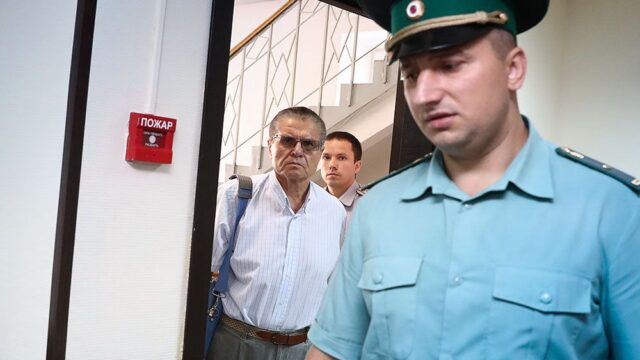 В Москве начали судить Алексея Улюкаева. Его оставили под домашним арестом до 2018 года