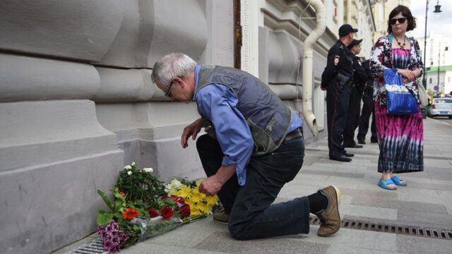 В Москве и Киеве почтили память жертв катастрофы MH17: галерея