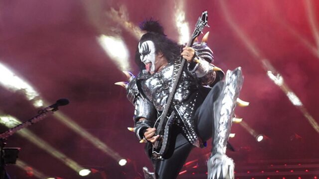 Басисту Kiss пожизненно запретили появляться в эфире Fox News