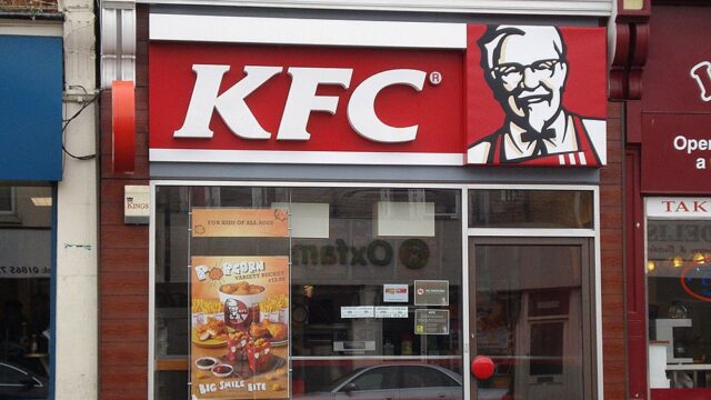 KFC извинилась перед британскими клиентами за нехватку курятины словом FCK