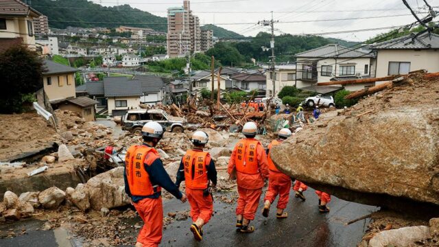 В Японии при наводнениях погибли больше 100 человек