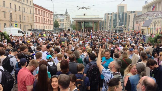 В Москве начался марш в поддержку Ивана Голунова